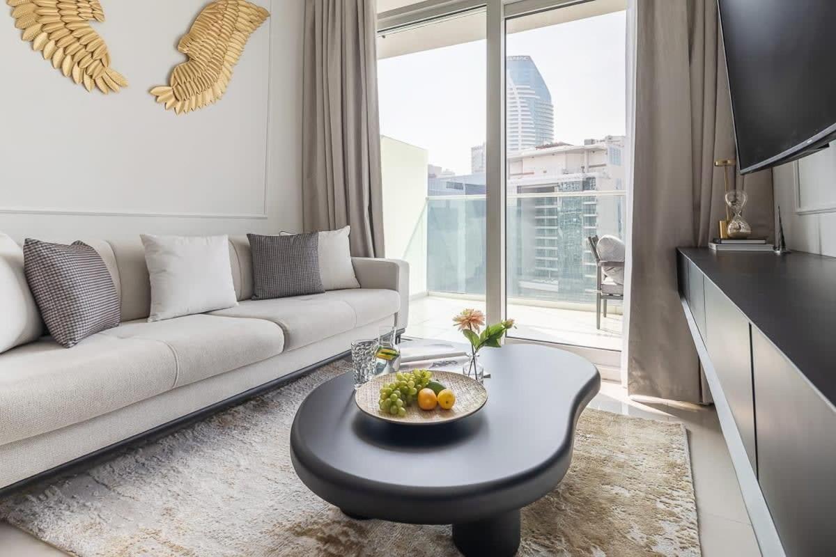 Frank Porter - Reva Residences Dubai