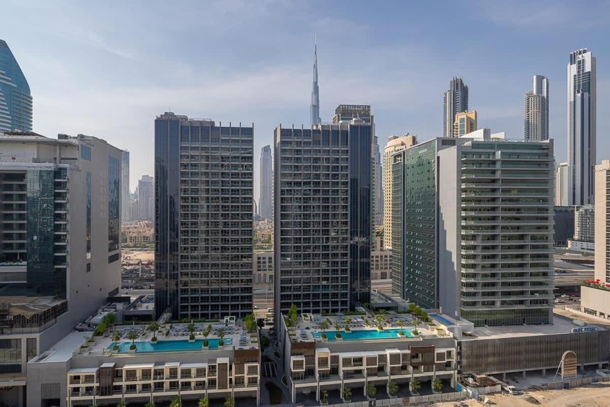 Frank Porter - Reva Residences Apartment Dubai
